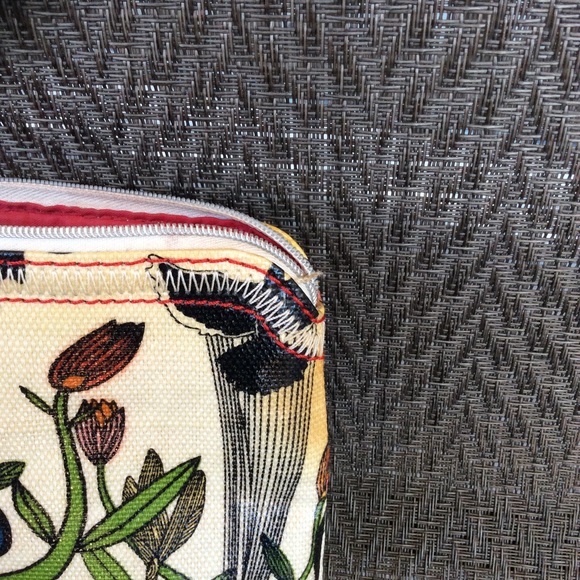 ❌SOLD❌ Sakroots Peace Crossbody and Wristlet Set - Picture 6 of 13